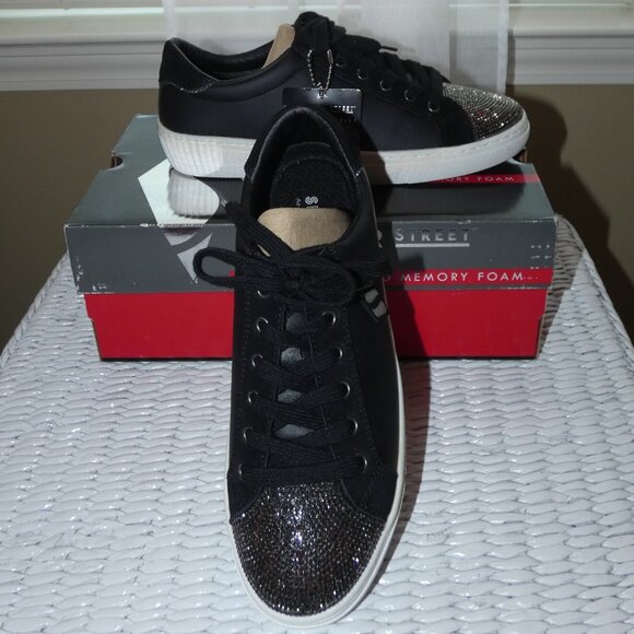 NEW Skechers Women's Goldie-Glitchy Black Rhinestone Toe Lace Up Sneaker 6.5 - Picture 3 of 7